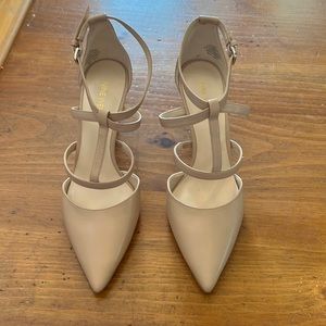 Nine West maize pumps size 9